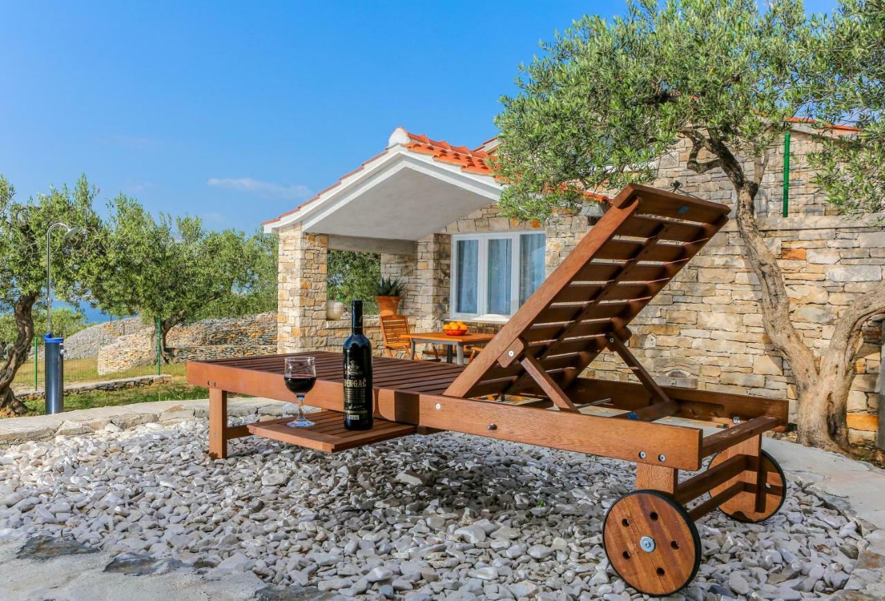Heritage Holiday House Lori With Pool Postira Ngoại thất bức ảnh